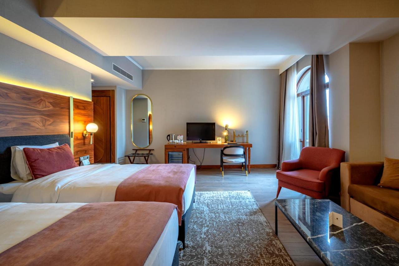 Tiflis Palace Luaran gambar